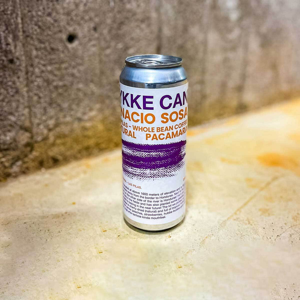 The lot we picked out for this CAN-release is cherry-dried (natural) and full of tropical fruits and sweetness. We sense peaches, strawberries, hubba-bubba-gum with a somewhat "yoghurtie-lactose-kinda-mouthfeel"
