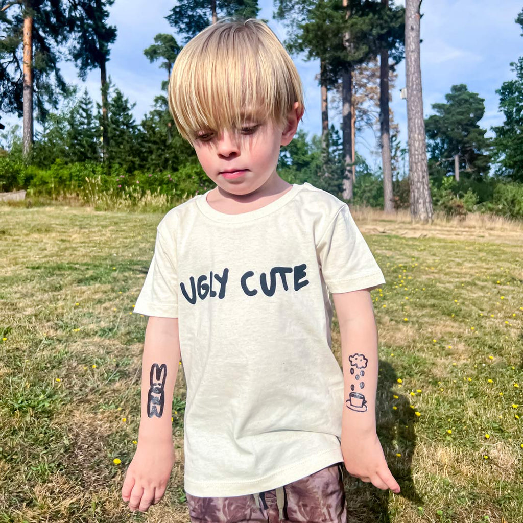 Ugly Cute Kids Tee - Lykke Kaffegårdar